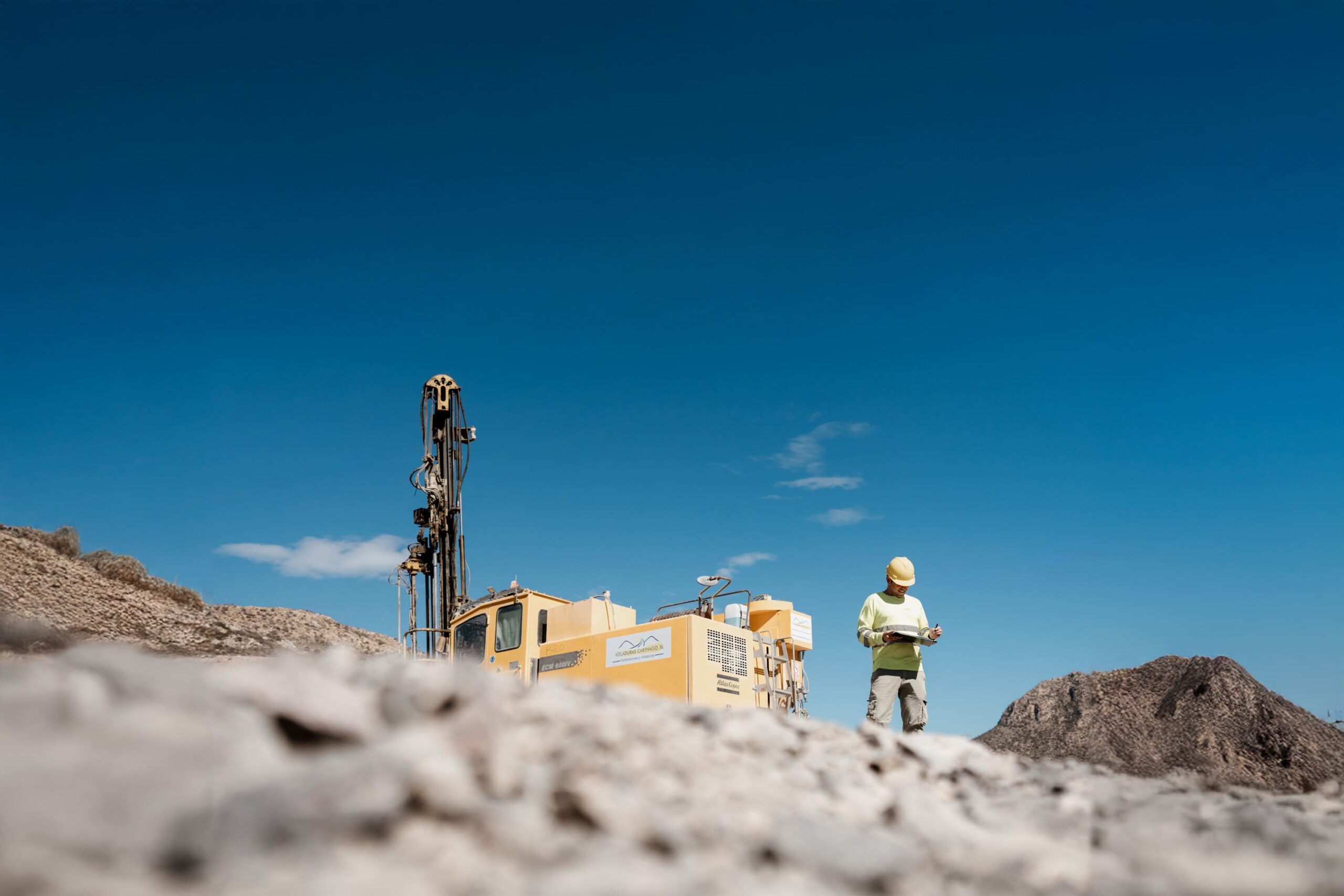 ¿Qué es el pre-drilling en parques solares y cuándo es necesario?
